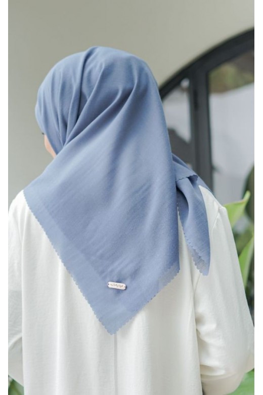 Hijab Segi 4 Voal Gucci Lasercut Denim